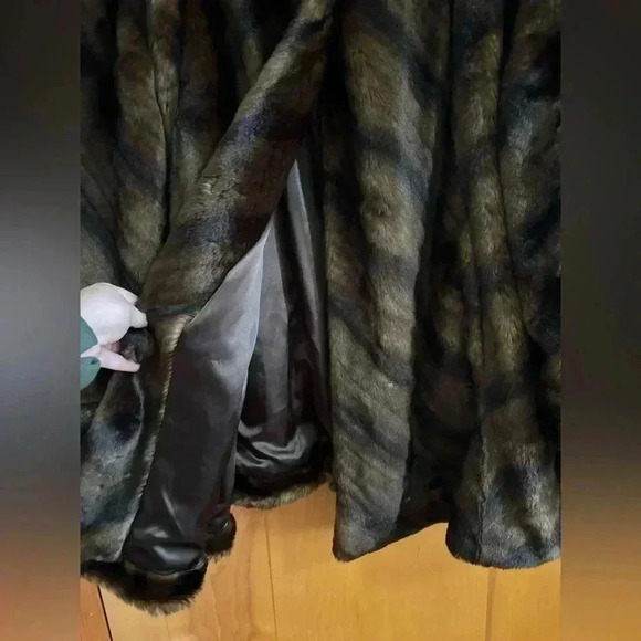 Jones New York Faux Fur Coat Size XL EUC - Picture 13 of 15